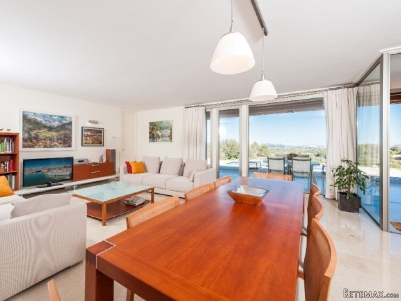 High Quality Country Home With Views To.. - 2