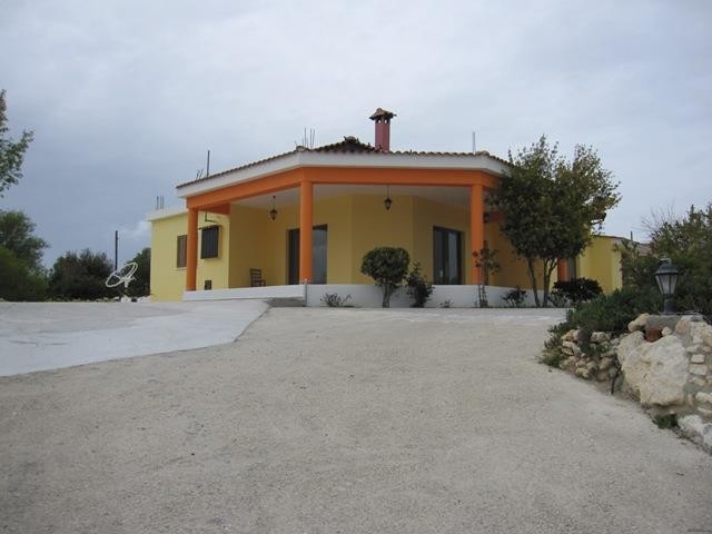 Three bedroom bungalow for rent..