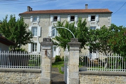 Maison Charentaise entierement renovee..