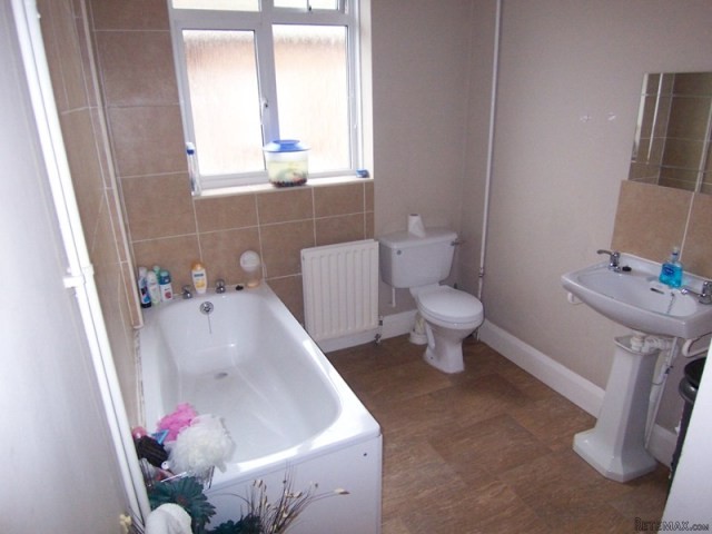 2 bedroom bungalow in Minster On Sea..