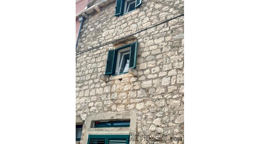 Renovirana kamena kuća u srcu Primoštena, 150 m2 - 2