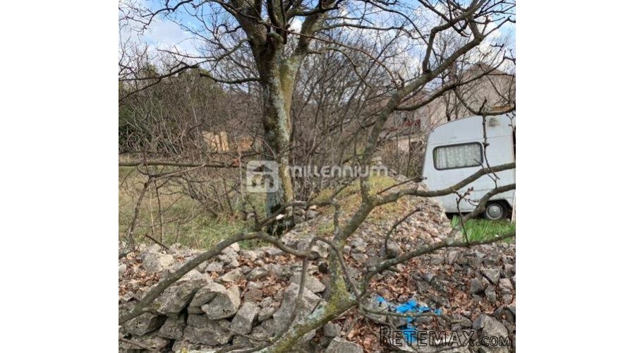 Šmrika, građevinsko zemljište 1.140m2 - 2