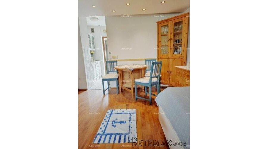 Červar Porat, Prekrasan dvoetažni apartman, 39m2 – 400 m od..