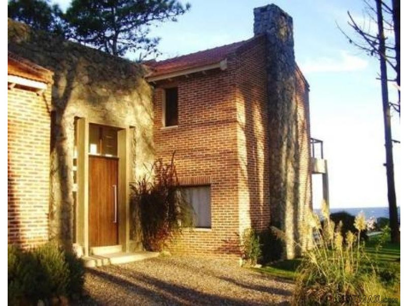 4 Bedroom House - For Rent -.. - 2