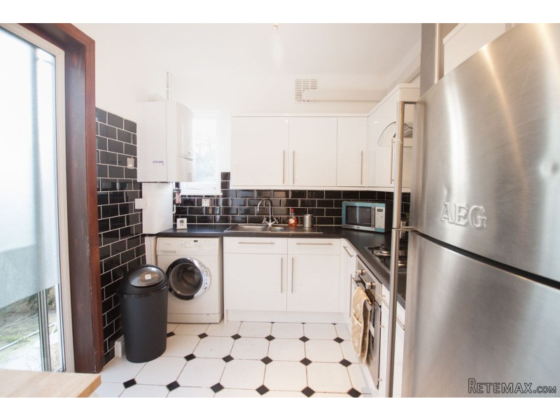 Single with double bed near Willesden.. - 2