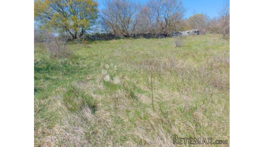 POLJOPRIVREDNO ZEMLJIŠTE, IZNAD DVIGRADA - 3