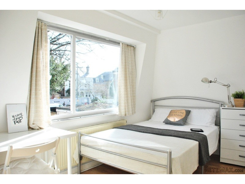 Twin for couple near Ravenscourt Park..