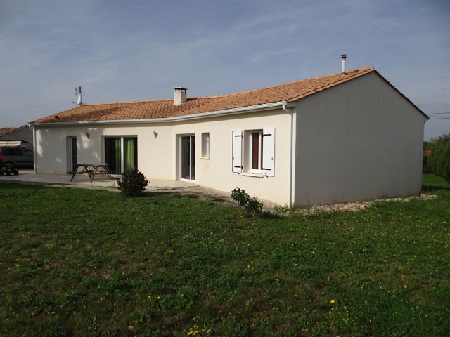 Charente, In A Quiet Hamlet : Bungalow.. - 2