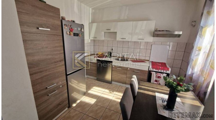 TOP PRILIKA! Etaža s velikim dvorištem (356 m²) – mir i pri - 3