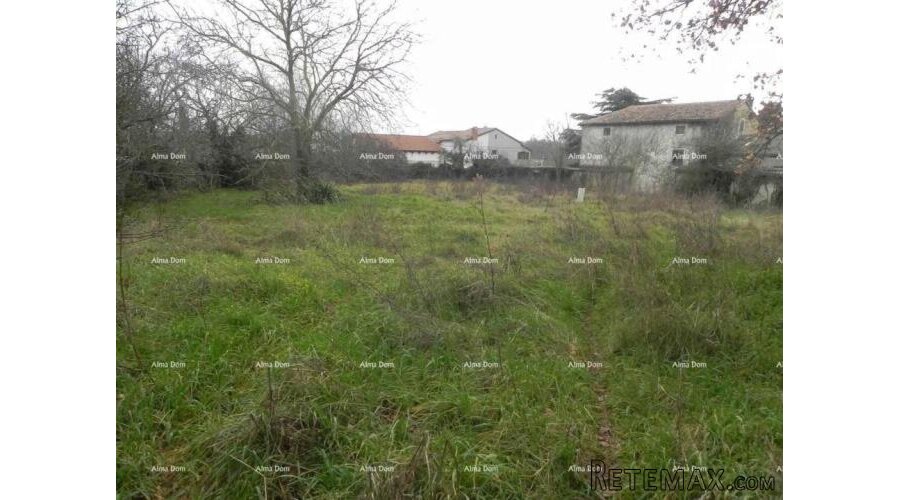 Prodaja - građevinsko zemljište od 730m² na atraktivnoj lo..