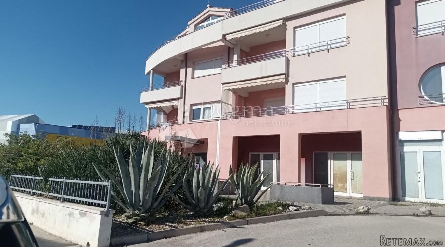 VODICE – POSLOVNI PROSTOR ZA AUTOMAT CLUB ILI DRUGE DJELATNO - 2