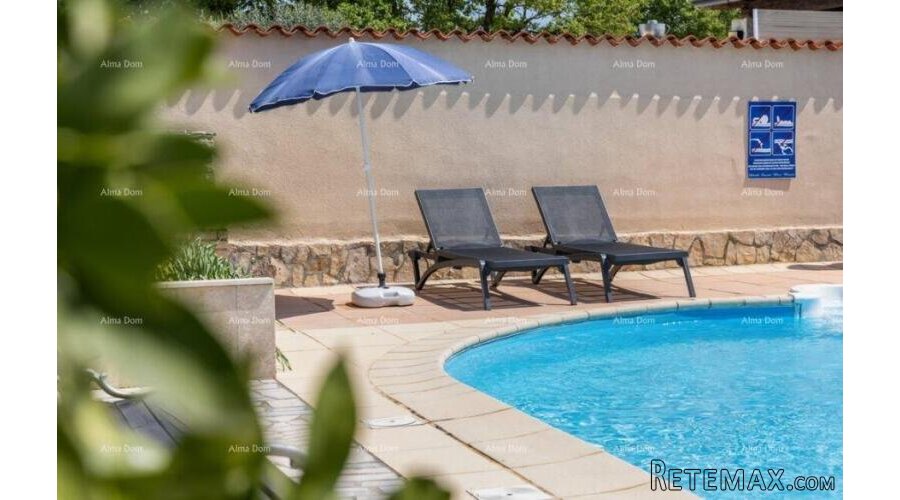 Okolica Poreča – kuća, 300 m2, s dva apartmana i bazenom - 2