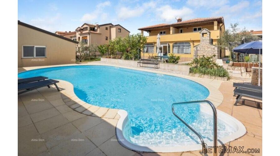 Okolica Poreča – kuća, 300 m2, s dva apartmana i bazenom - 4