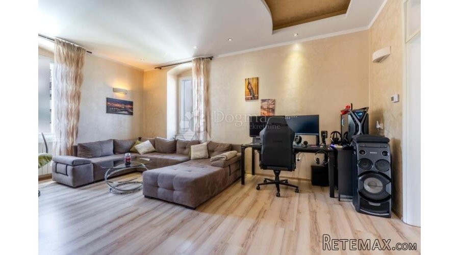 Centar – 108 m², moderan 3S+DB s parkingom - 2