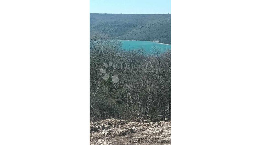 TOP prilika! Građevinsko zemljište 700 m od mora!