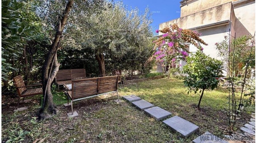 PULA, centar – prodaja / stan 55 m² s vrtom i parkirnim mj..
