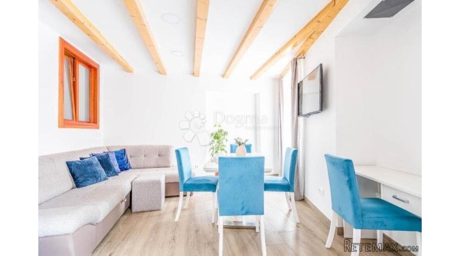 ROVINJ, CENTAR - MODERAN DVOSOBNI STAN NA 1. KATU - 2