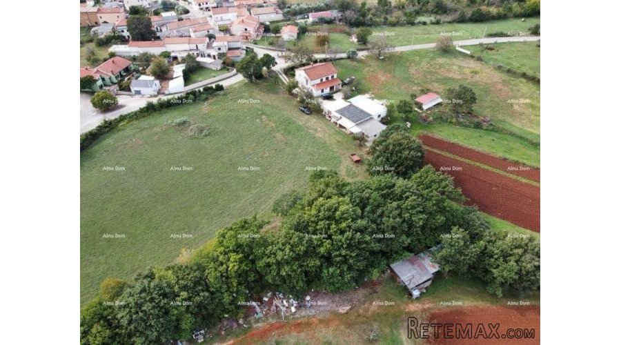 Prodaje se građevinsko zemljište površine 3785 m2