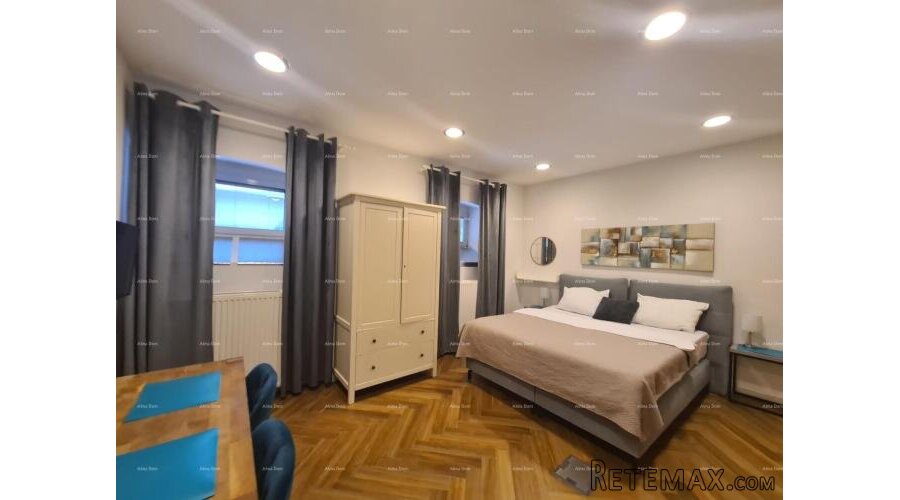 PRODAJA STANA S DVA APARTMANA – PULA