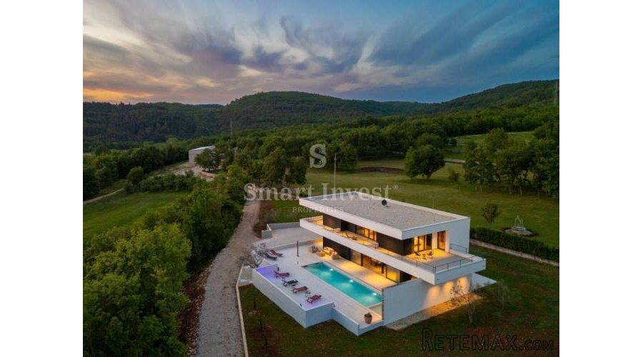 GROŽNJAN, luksuzna dizajnerska vila, novogradnja 682 m2