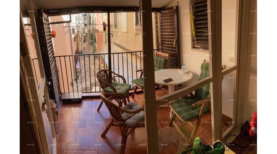 Apartmanska kuća u centru Vrsara – 200 m od mora