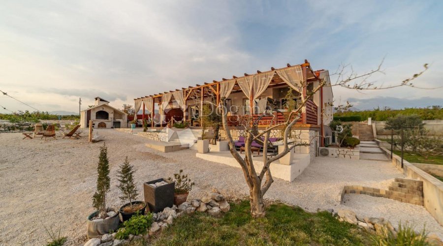Predivna kuća sa 3 apartmana - 5