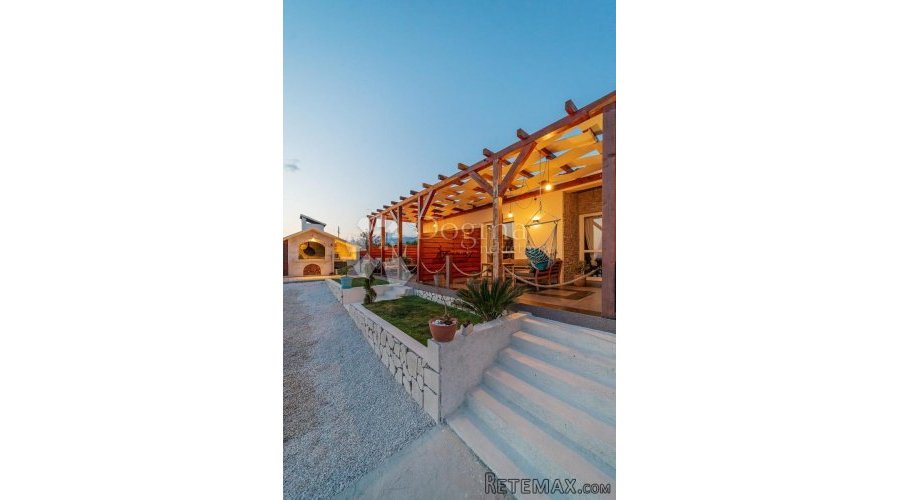 Predivna kuća sa 3 apartmana - 8