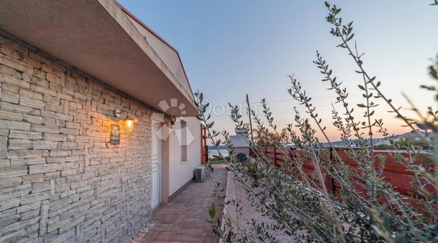 Predivna kuća sa 3 apartmana - 9