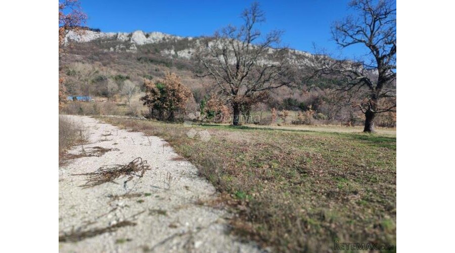 PRILIKA - 848m2 GRAĐEVINSKO ZEMLJIŠTE - 2