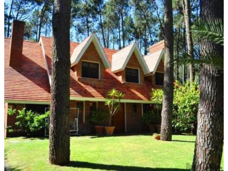 3 Bedroom House - For Rent - Pinares - 2
