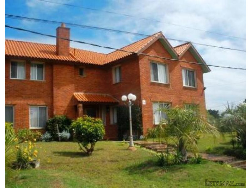 3 Bedroom House - For Rent - Pinares