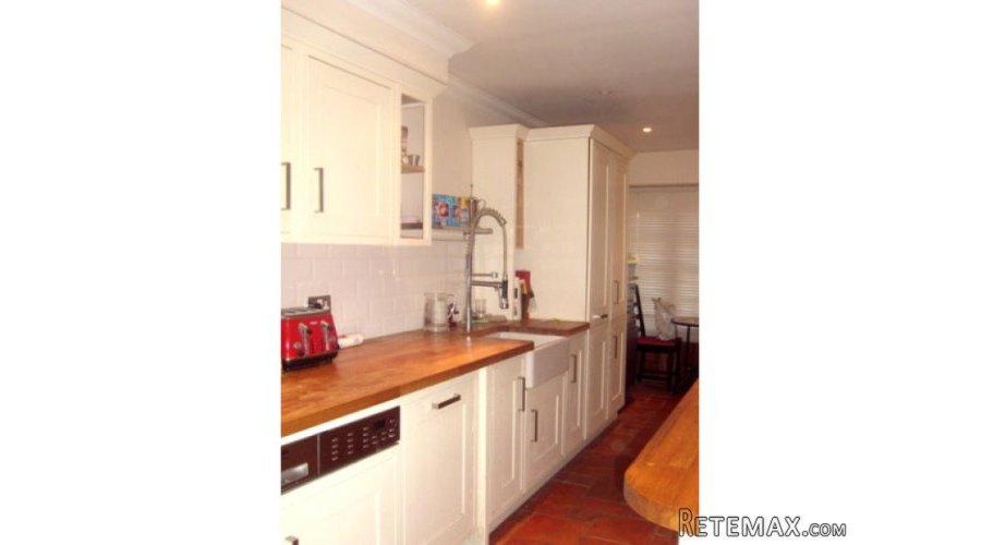 6 BEDROOM HOUSE FOR SALE - 2