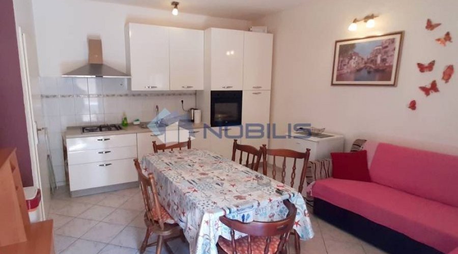 Vis, kamena kuća 120 m2 u centru s dvorištem 30 m2 - 6