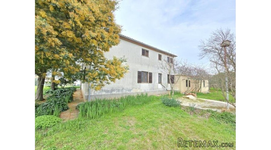 Prostrana kuća u blizini Pule ! Dva stana- 2500 m² z..