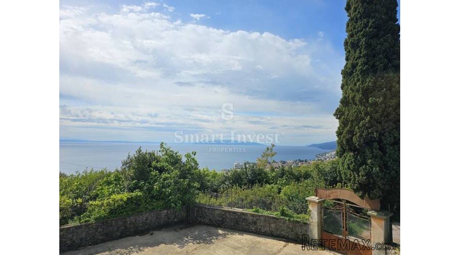OPATIJA, povijesna vila s velikom okućnicom i pogledom na..