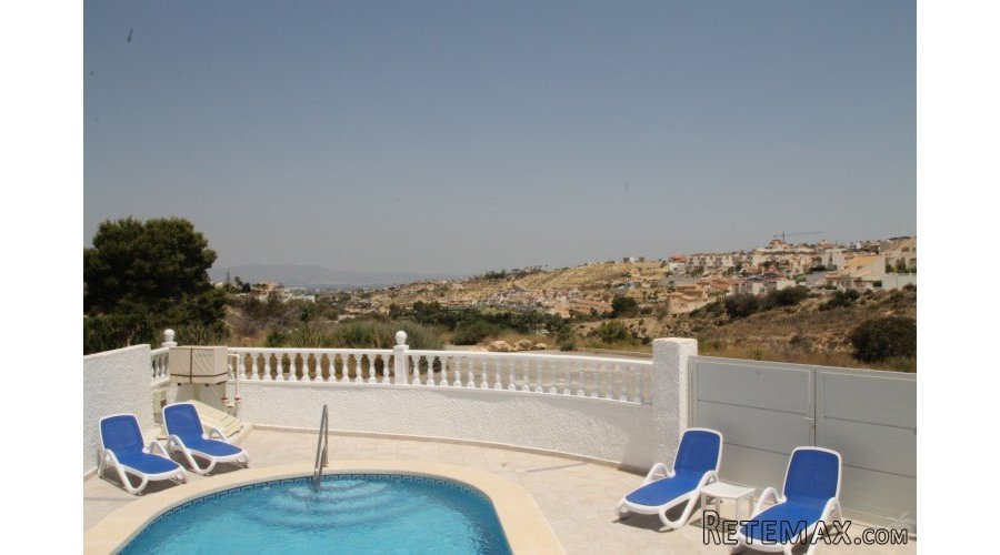 This single storey villa with spectacular views over the.. - 2