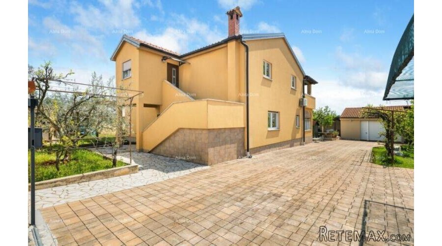Okolica Poreča – kuća, 300 m2, s dva apartmana i bazenom