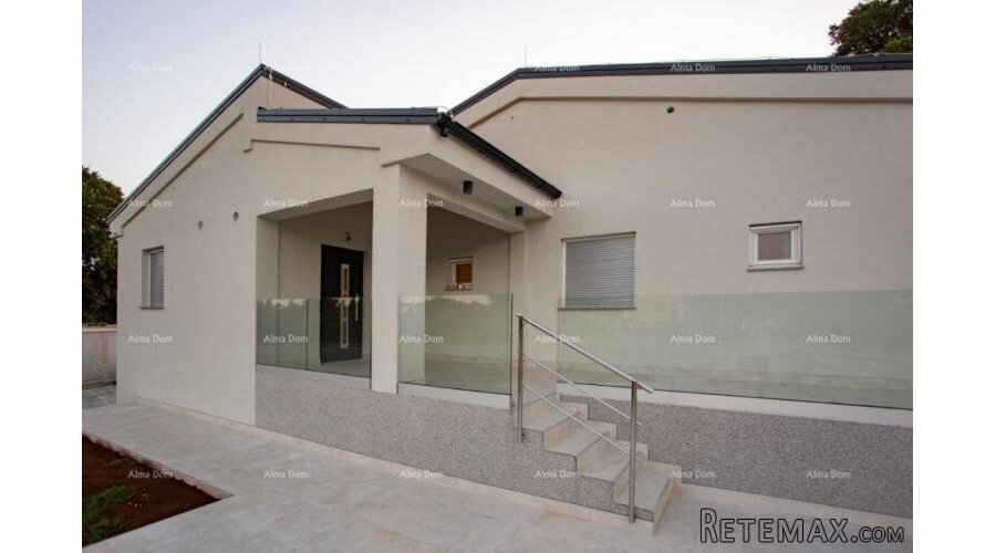 Kanfanar – Moderna prizemnica s bazenom u mirnom okruženju