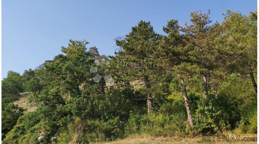 Zemljište sa tri ruševne kuće - 2