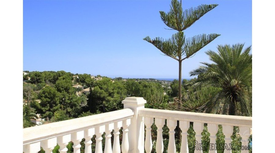 The villa for sale in mediterrean style was built a few.. - 4