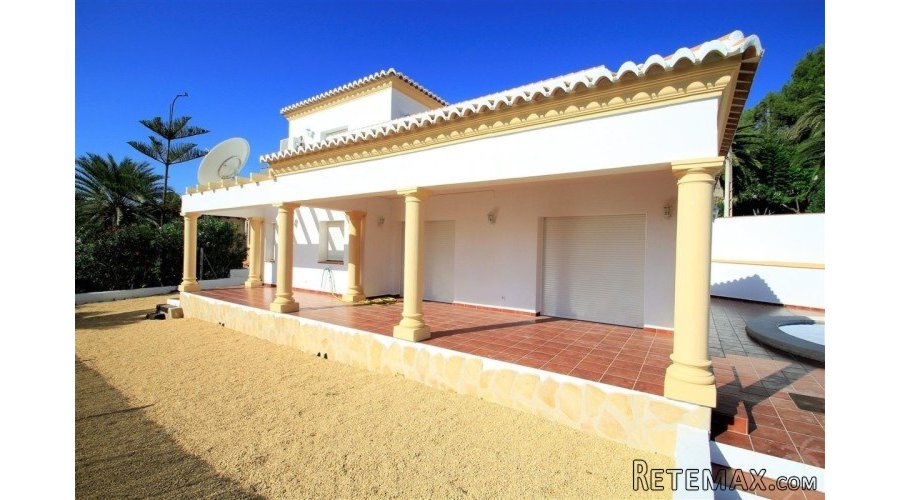 The villa for sale in mediterrean style was built a few.. - 5