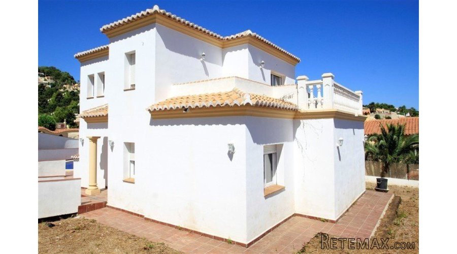 The villa for sale in mediterrean style was built a few.. - 6