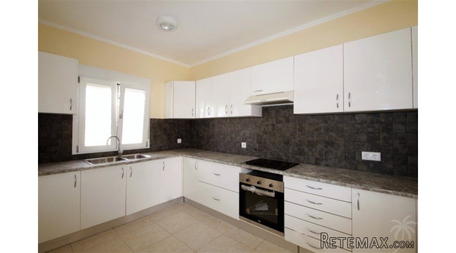The villa for sale in mediterrean style was built a few.. - 7