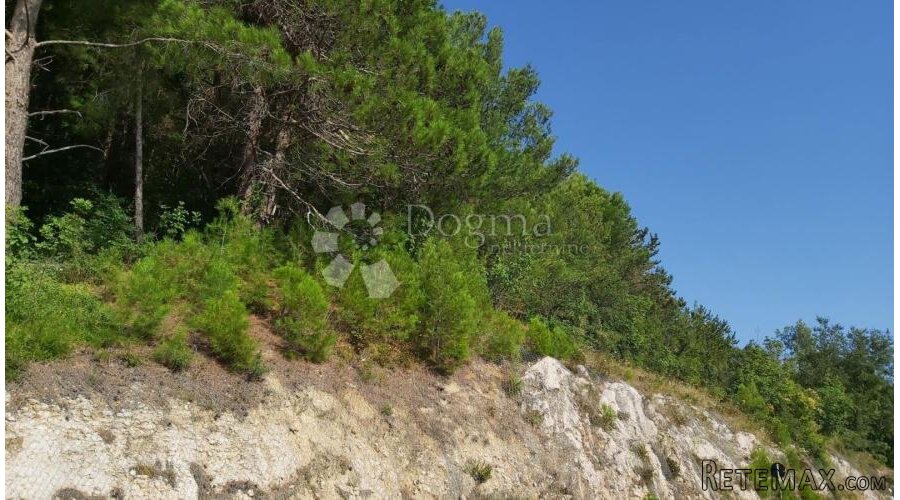 Zemljište sa tri ruševne kuće - 7