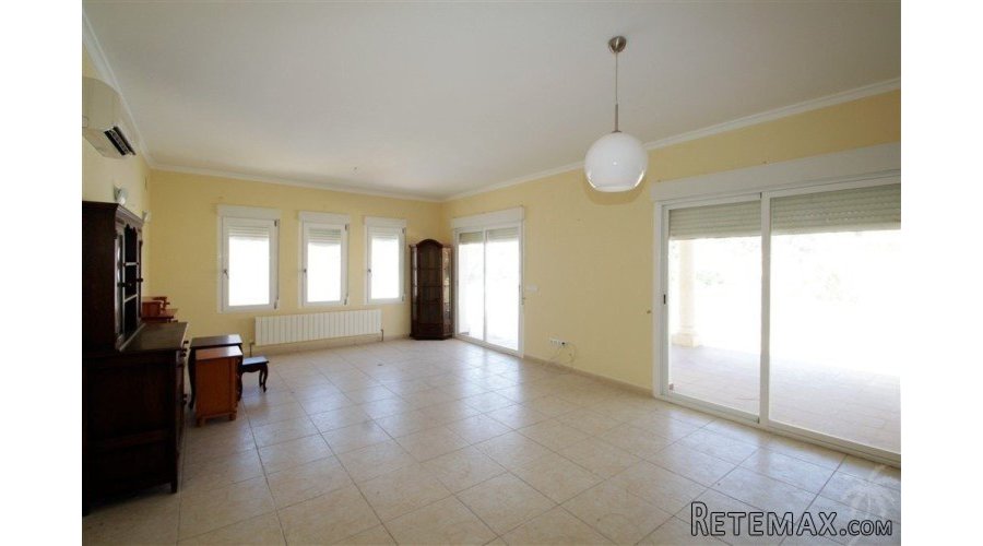 The villa for sale in mediterrean style was built a few.. - 8