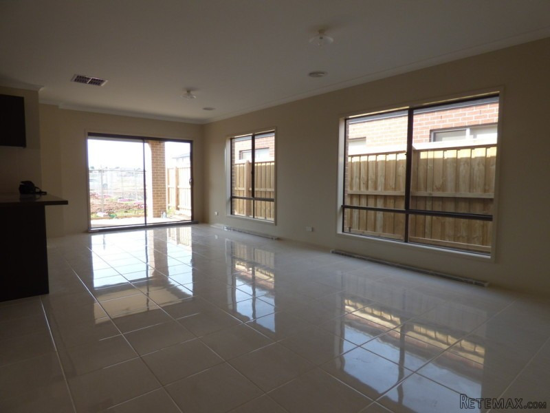 College Green Estate - BRAND NEW Family..