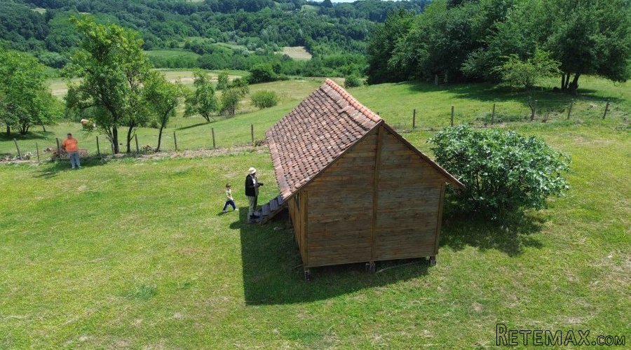 Kuca od drveta sa placem - 2
