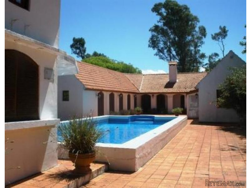 5 Bedroom House - For Rent - Golf