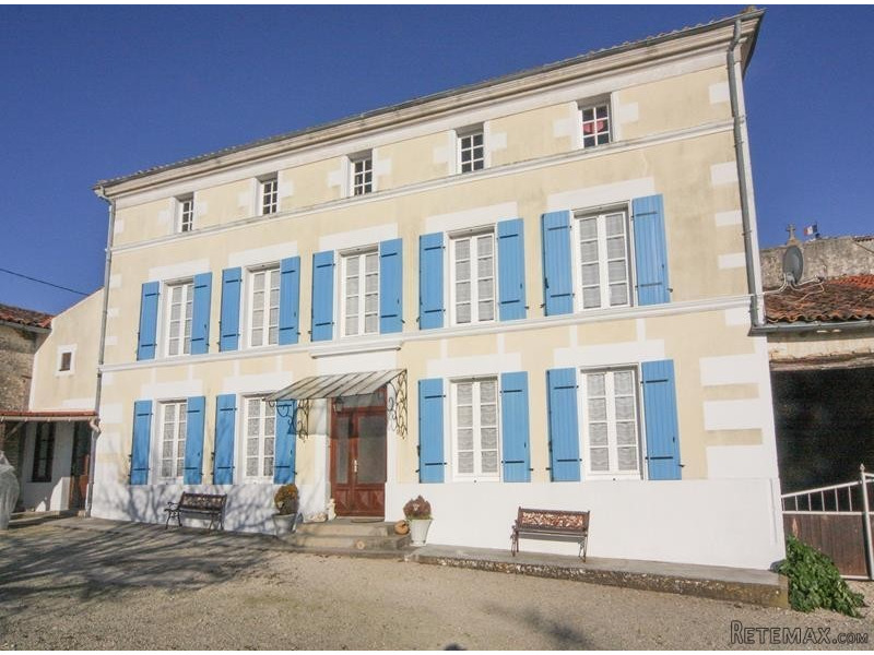 Handsome Charentaise House With Pool..