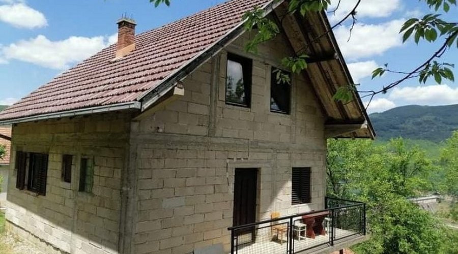 Povoljno prodajem kucu-Perucac - 2